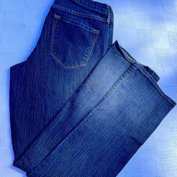 Old navy curvy , boot cut . Very cute - Picture 9 of 10